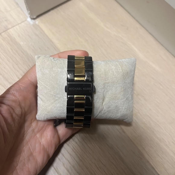 Michael Kors Watch - Picture 3 of 5